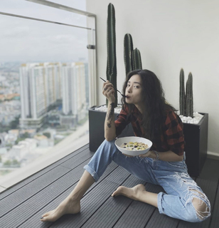 Veronica Ngo feet photo 17