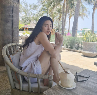 Veronica Ngo feet photo 7