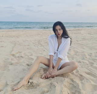 Veronica Ngo feet photo 6