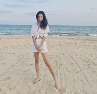 Veronica Ngo feet photo 5