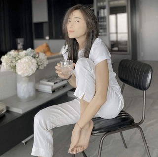 Veronica Ngo feet photo 19