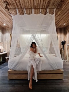 Veronica Ngo feet photo 9