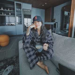 Veronica Ngo feet photo 6