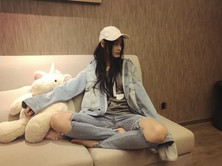 Viann Zhang feet photo 5