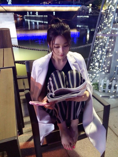 Viann Zhang feet photo 15
