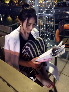 Viann Zhang feet photo 11