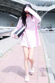 Viann Zhang feet photo 5
