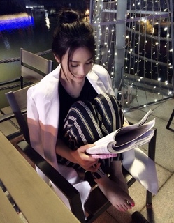 Viann Zhang feet photo 16