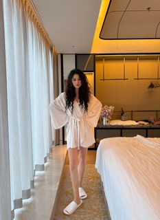Viann Zhang feet photo 3