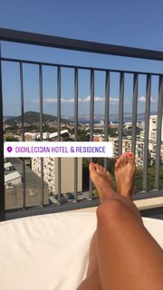Vick Hope feet photo 9