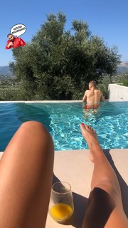 Vick Hope feet photo 3