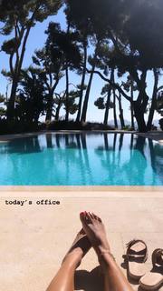 Vick Hope feet photo 2