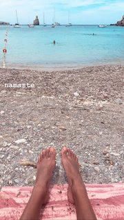 Vick Hope feet photo 10