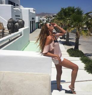Vicky Koulianou feet photo 4