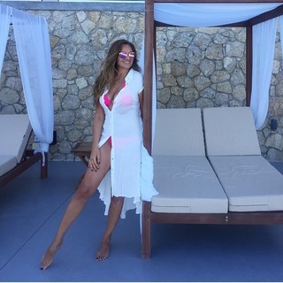 Vicky Koulianou feet photo 17