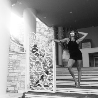 Vicky Koulianou feet photo 9
