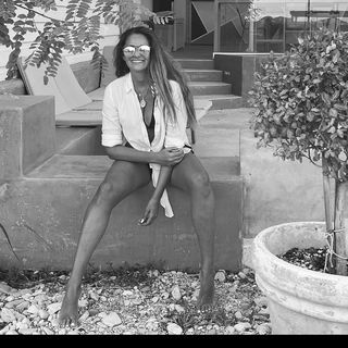 Vicky Koulianou feet photo 6