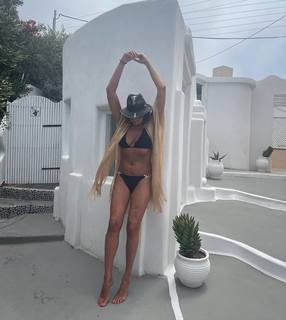 Vicky Koulianou feet photo 3