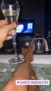 Vicky Pattison feet photo thumbnail