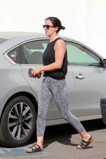 Victoria Arlen feet photo 17