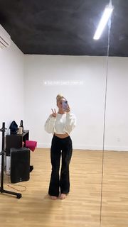 Victoria Baldesarra feet photo 4