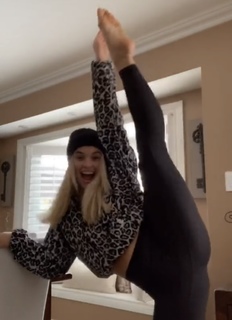 Victoria Baldesarra feet photo 15