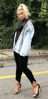 Victoria Baldesarra feet photo 3