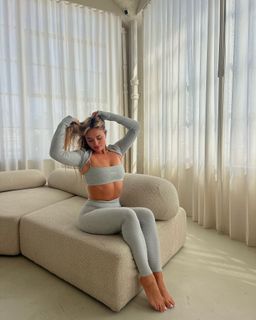 Victoria Baldesarra feet photo 9