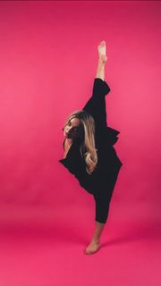 Victoria Baldesarra feet photo 1