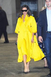 Victoria Beckham feet photo thumbnail