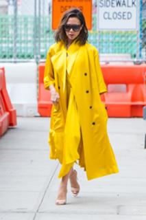 Victoria Beckham feet photo thumbnail