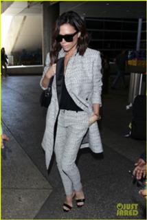 Victoria Beckham feet photo thumbnail