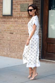 Victoria Beckham feet photo thumbnail