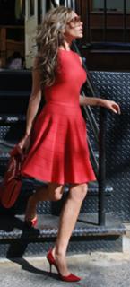 Victoria Beckham feet photo thumbnail