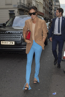 Victoria Beckham feet photo thumbnail