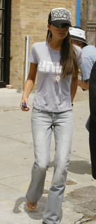 Victoria Beckham feet photo thumbnail
