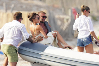 Victoria Beckham feet photo thumbnail