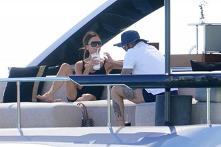 Victoria Beckham feet photo thumbnail