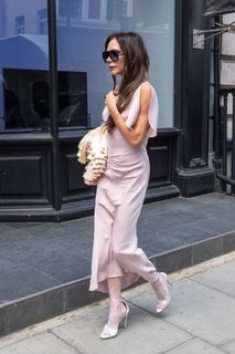 Victoria Beckham feet photo thumbnail
