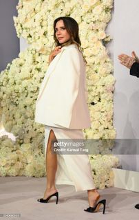 Victoria Beckham feet photo thumbnail