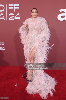 Victoria Bonya feet photo thumbnail