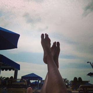 Victoria Crawford feet photo thumbnail