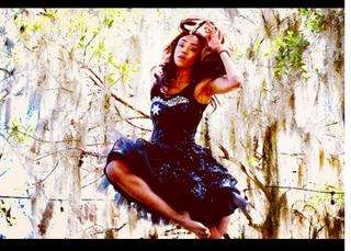 Victoria Crawford feet photo thumbnail