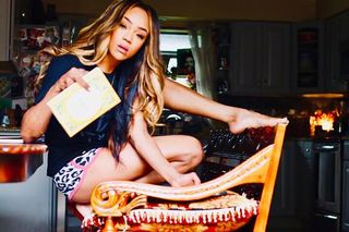 Victoria Crawford feet photo thumbnail