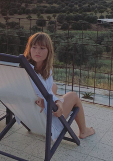 Victoria De Angelis feet photo thumbnail