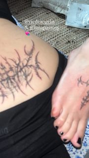 Victoria De Angelis feet photo thumbnail