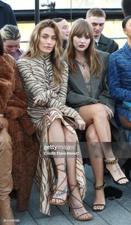 Victoria De Angelis feet photo thumbnail