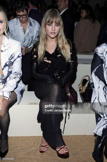 Victoria De Angelis feet photo thumbnail