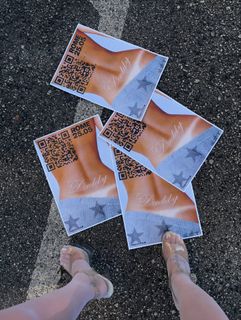 Victoria De Angelis feet photo thumbnail