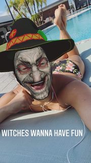 Victoria Gonzalez feet photo thumbnail